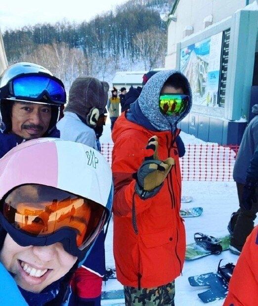 “锋菲”终于撒糖!两人日本滑雪被偶遇,王菲还花式给谢霆锋拍照