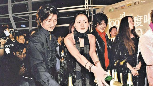 “锋菲”终于撒糖!两人日本滑雪被偶遇,王菲还花式给谢霆锋拍照