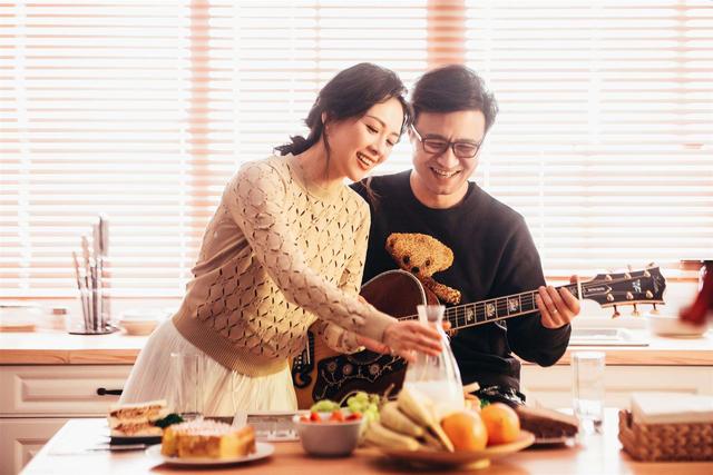 章子怡心机重?她选择汪峰用了心。男女结婚不用心机,婚姻难保