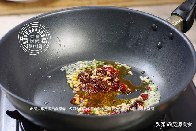 莲藕这样做太好吃,教您做一道回锅藕片,比薯片还解馋,香辣爽脆