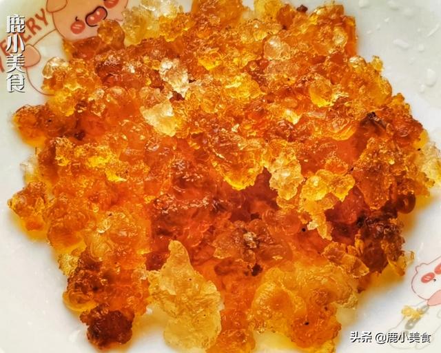 炖银耳汤时,想出胶快而多,谨记3个要点,细腻好喝,还滋润养颜