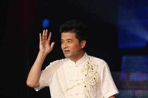 毕福剑现状凄凉,赵本山施以援手,网友:患难见真情