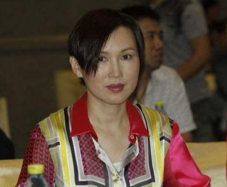 可悲的陈秀雯:被老公败光家产不离婚,还和妹妹断交逼得儿子自闭
