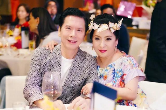 谁说豪门多薄情?向华强向太,他们的爱情故事比豪门斗争还精彩