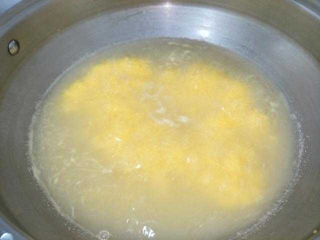 熬小米粥,掌握2个小窍门,小米粘稠流米油,出锅闻着都香