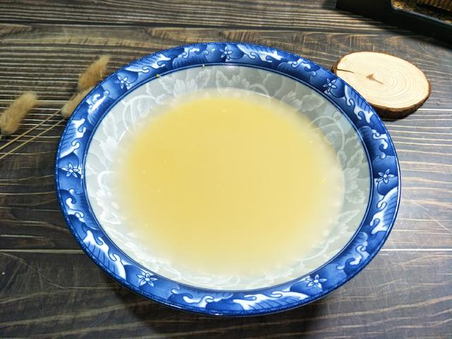 熬小米粥,掌握2个小窍门,小米粘稠流米油,出锅闻着都香