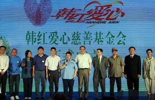 韩红怒骂80多位明星:赚那么多钱留着买棺材用?网友力挺:真血性