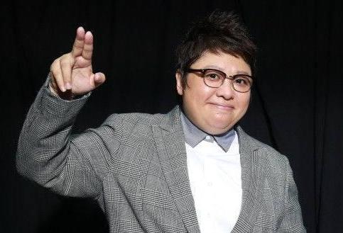 韩红怒骂80多位明星:赚那么多钱留着买棺材用?网友力挺:真血性