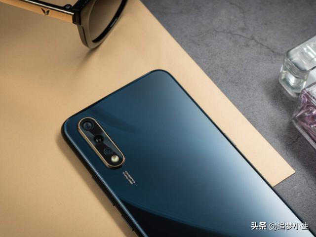 春节后值得买的4款手机,855和USF3.0的闪存,目前确实无敌手