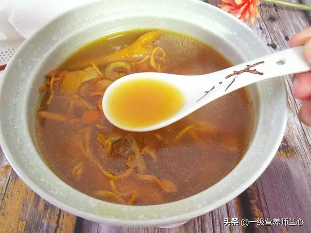 虫草花和冬虫夏草有很大区别,了解后,你还会喝虫草花炖鸡汤吗?