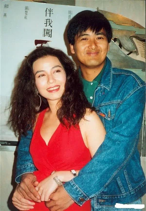言裸捐56亿身家,两次大灾却一分不出,周润发裸捐是逗傻子玩?