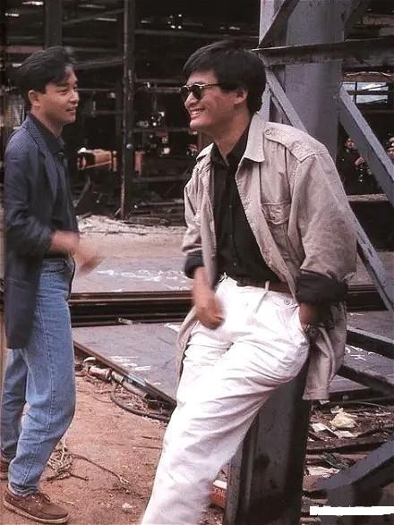 言裸捐56亿身家,两次大灾却一分不出,周润发裸捐是逗傻子玩?