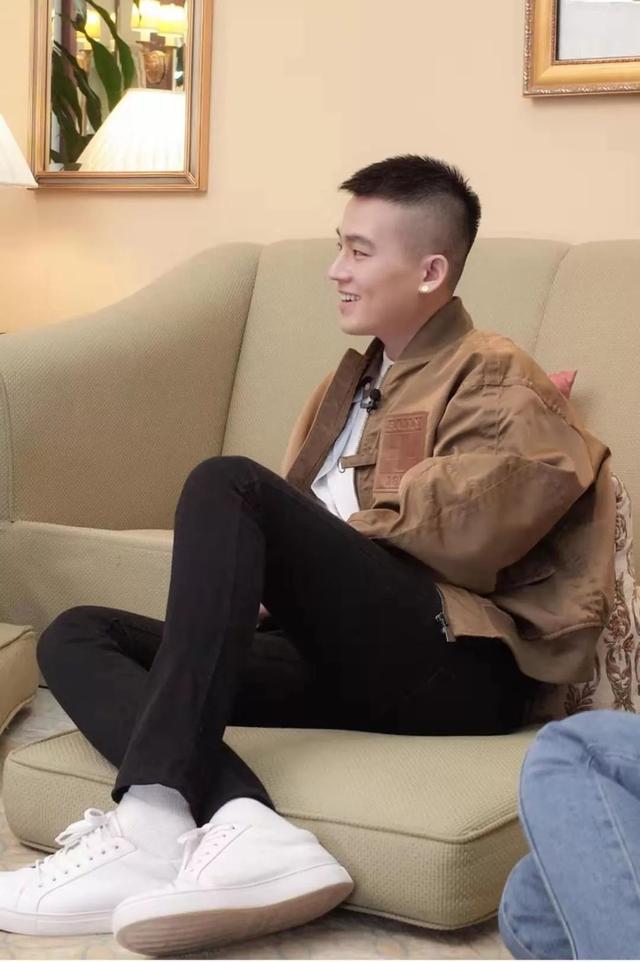娱记说:杨幂甩了魏大勋?蔡徐坤被黑怕了?佟丽娅放弃刘昊然?