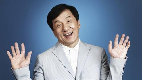 成龙拿100万激励研制特效药的机构和个人,网友:沽名钓誉
