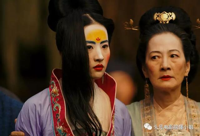 《花木兰》终极预告被吐槽:李连杰被丑化?这么丑的巩俐是只鹰?