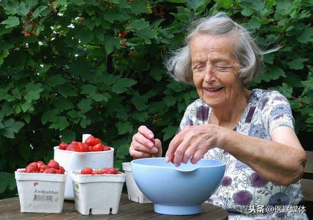 气血不足容易老？常吃5种补气血食物，延缓衰老更年轻