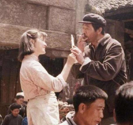 刘晓庆晒《芙蓉镇》旧照,与姜文分手后毫不避讳,自评演技在线