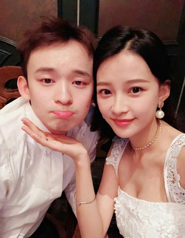 好宠溺!董子健在女儿睡着后闻她的袜子,表达父爱的方式很特别