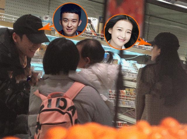 好宠溺!董子健在女儿睡着后闻她的袜子,表达父爱的方式很特别