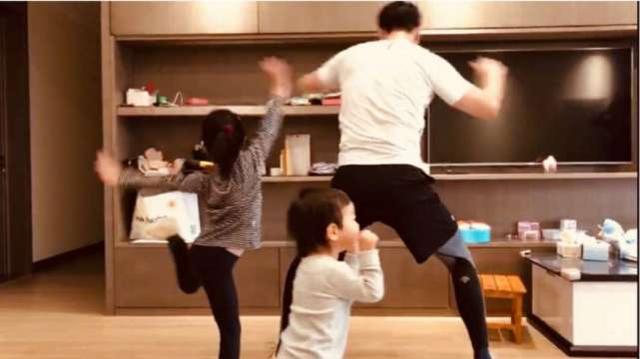 朱亚文分享宅家带娃,与两女儿乱舞超欢脱,直言要给舞蹈老师道歉