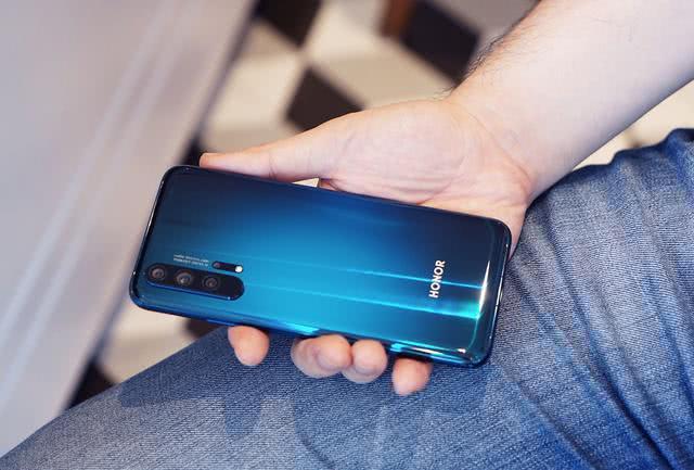 华为更胜一筹,全面屏+麒麟980,比iPhone 11还便宜2800