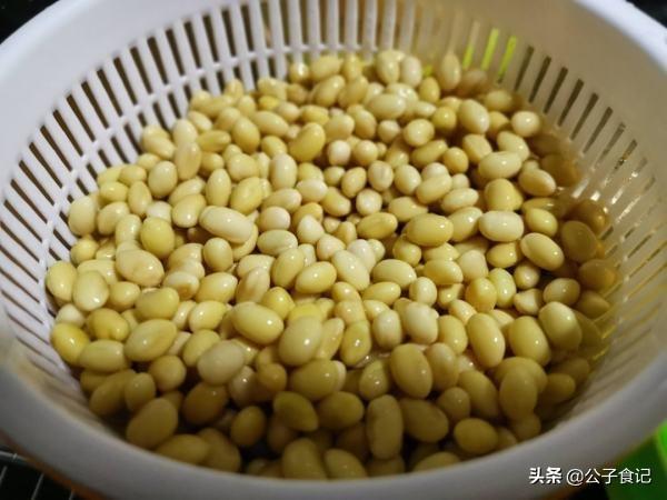 早餐想吃豆腐脑不用买，1把黄豆就能做3碗，足够全家人吃