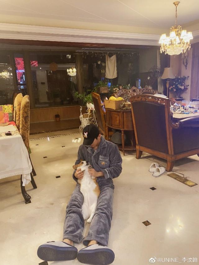 杨幂宅家都开始做美食了,看到她煲的汤才知道和女明星差距有多大