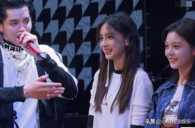 baby混进日本观众席,耳钉的字意外暴露身份!不愧是晓明的女人