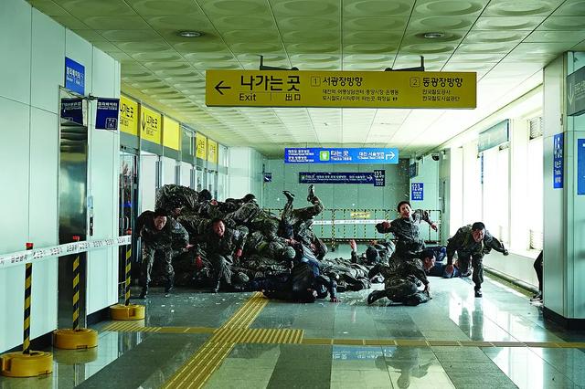 韩国狂收6.5亿的冠军片!疫情当前,我建议大家都来看看这3部电影
