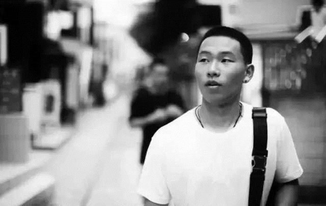 陈坤儿子已经成年,长相浮现母亲的基因,长得像谁大家认得出吗?