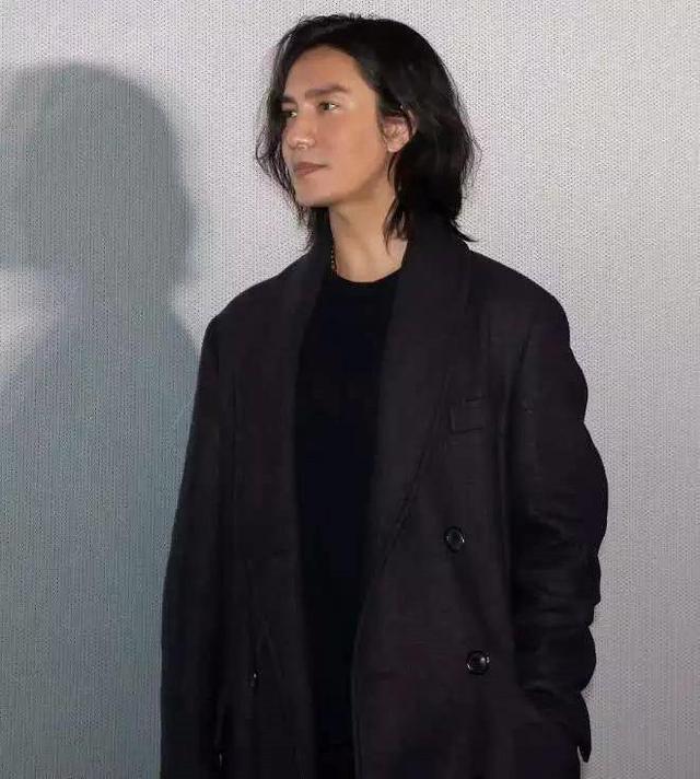陈坤儿子已经成年,长相浮现母亲的基因,长得像谁大家认得出吗?