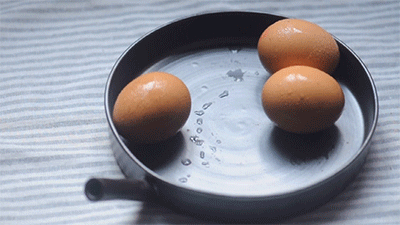 蒸鸡蛋时，记住四个小窍门，蒸出来的鸡蛋鲜美嫩滑、无蜂窝