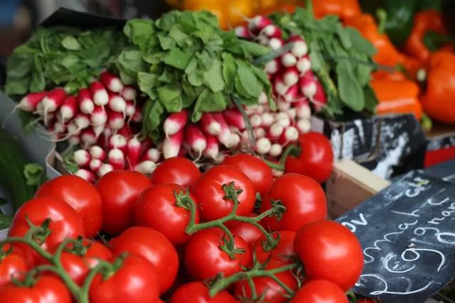 【科普】圣女果和大番茄，生吃还是熟吃，到底哪个营养更高？