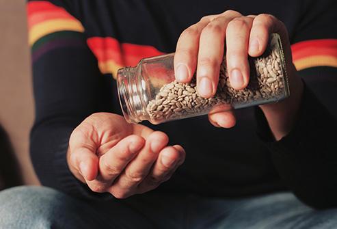 眼睛干涩刺痛,该给眼补营养了!10种护眼食物不要错过