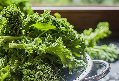 眼睛干涩刺痛,该给眼补营养了!10种护眼食物不要错过