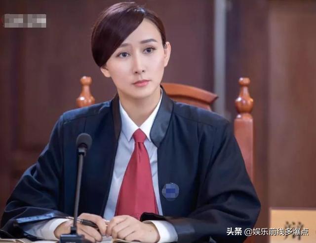 《决胜法庭》对比《精英律师》优点很明显,即使没何赛也毫不逊色
