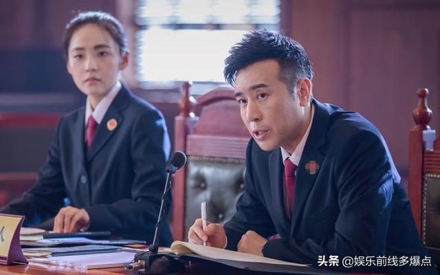 《决胜法庭》对比《精英律师》优点很明显,即使没何赛也毫不逊色