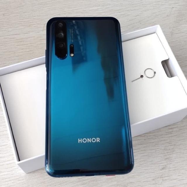 别再问买哪款华为手机了,麒麟980+8GB+双OIS防抖,当前最值得