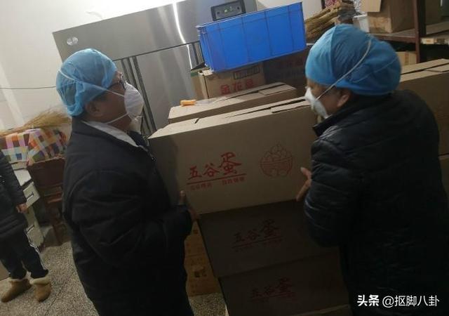 娱乐圈4对明星夫妇捐助的救护车投入使用,黄晓明夫妇考虑很周到