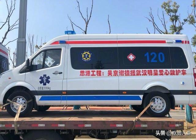 娱乐圈4对明星夫妇捐助的救护车投入使用,黄晓明夫妇考虑很周到