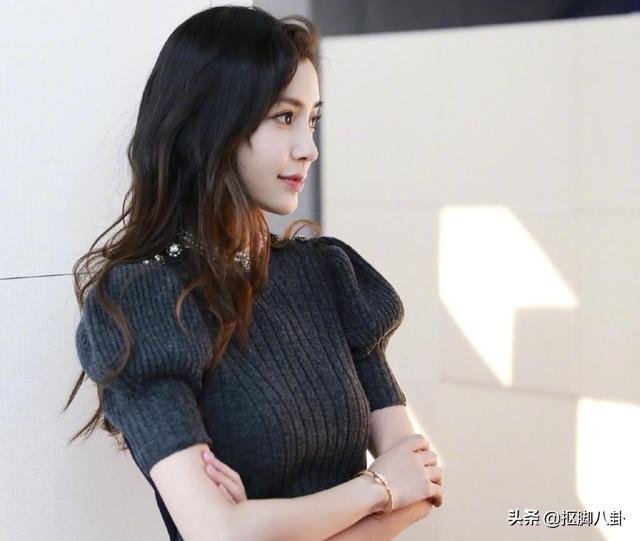 娱乐圈4对明星夫妇捐助的救护车投入使用,黄晓明夫妇考虑很周到