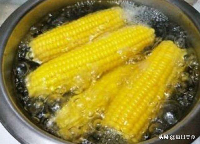 外面卖的煮玉米为何那么香,自己煮的却不香?这其中是有“诀窍”