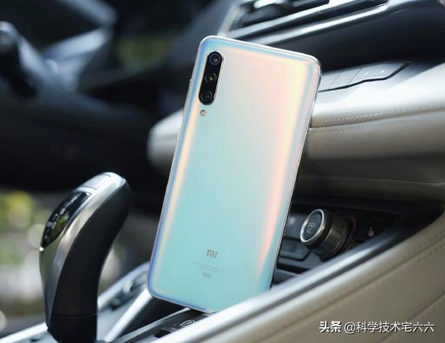 去年被低估的两款手机,一款拍照神器,一款5G旗舰