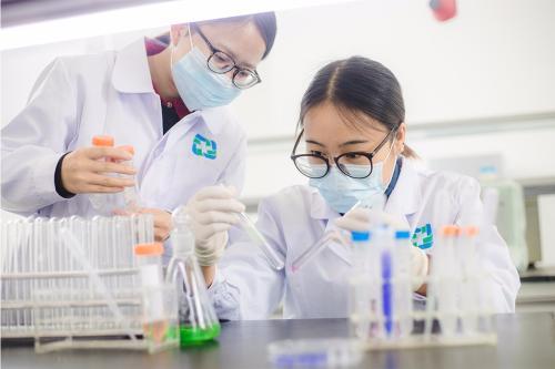 父母近视会遗传给孩子吗?想让宝宝视力好,孕期妈妈这样吃