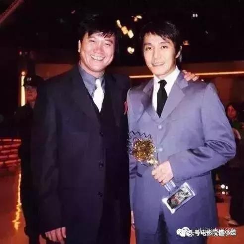 56岁患癌63岁落魄,两娱乐圈边缘人提名金像奖,和周星驰都有交集