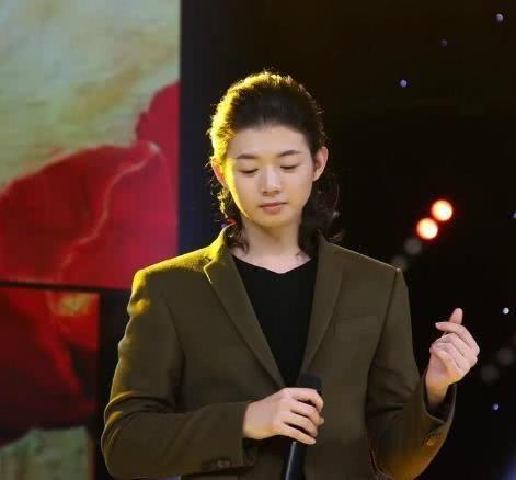 霍尊素颜照曝光,“美男子”人设崩塌,甚至被网友们怀疑性别!
