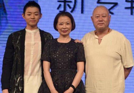 霍尊素颜照曝光,“美男子”人设崩塌,甚至被网友们怀疑性别!