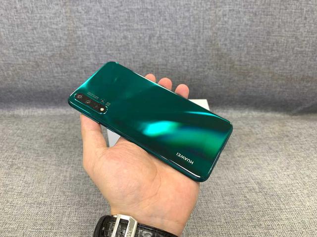又一华为手机清仓大跳水,从2799跌至1649,40W快充+8GB