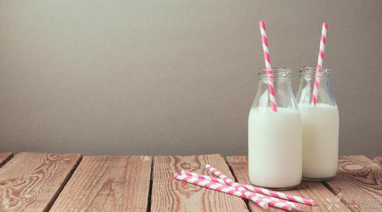 越来越多的人习惯每天一杯牛奶，那喝奶牛的最佳时间您知道吗？