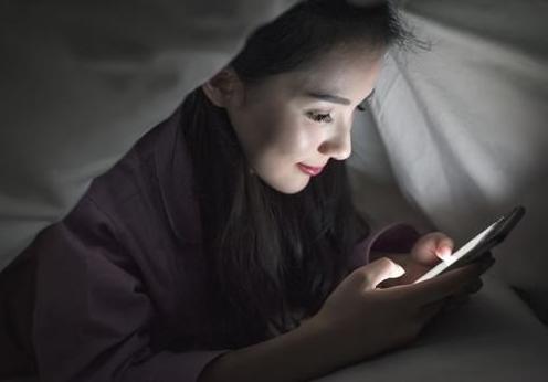 肝火旺脸暗沉,肝郁结易长斑,老中医:三事常做,疏肝解郁清色斑